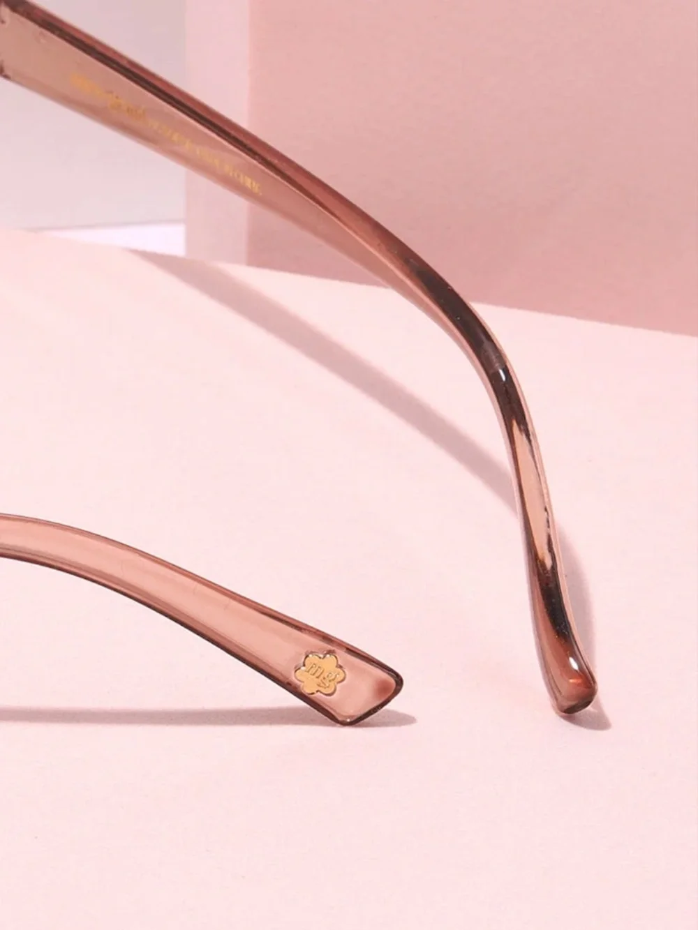 mure + grand Hamptons Cottage Slim Oval Frame Sunglasses Color: Blush
